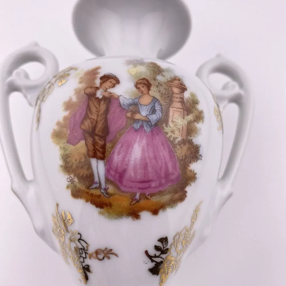 LIMOGES FRANCE WHITE HANDLED VASE VICTORIAN COUPLE & GOLD PORCELAIN 5 5/8” VTG